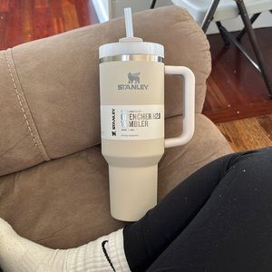 stanley flowstate 40oz soft matte quencher h2.0 tumbler in dune color